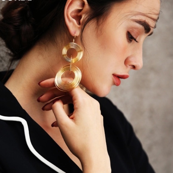 ๐๐๐ฒFIRM๐โBUNDLE 4 DISCOUNT HUGE SPIRAL CIRCLES - Picture 4 of 8